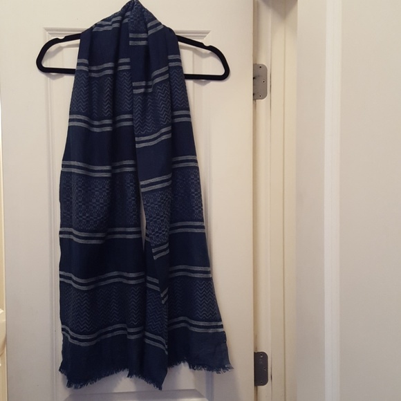 ❤Loft scarf❤ - Picture 2 of 2